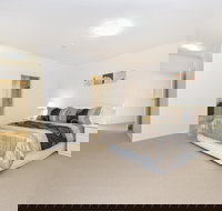 On the Bay Apartments - Stayed