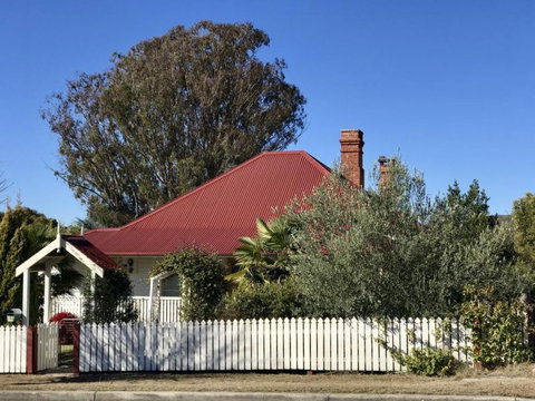 Tenterfield Cottage - Stays Accommodation 8