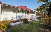 Tenterfield Cottage - Stays Accommodation 7