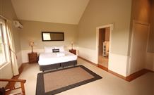 Yarralaw Springs Wines Vine Loft Bed And Breakfast - Stayed 1