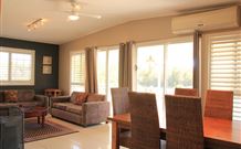 Yarralaw Springs Wines Vine Loft Bed And Breakfast - Stayed 6