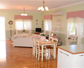 Milford Country Cottages - Stayed 3