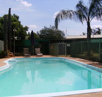Parkes Overnighter Caravan Park - Stays Accommodation