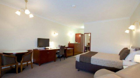 BEST WESTERN Golden Grain Motor Inn - Stayed 1