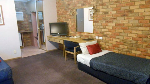 BEST WESTERN Pines Country Club Motor Inn - Stayed 1