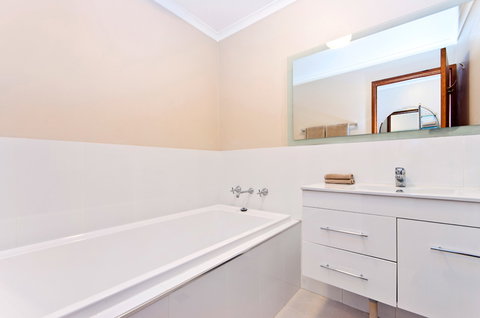 BEST WESTERN Tudor Motor Inn - Stayed 6