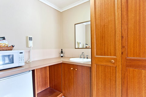 BEST WESTERN Tudor Motor Inn - Stayed 8