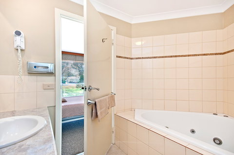 BEST WESTERN Tudor Motor Inn - Stayed 16