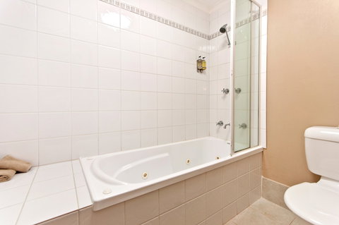 BEST WESTERN Tudor Motor Inn - Stayed 25