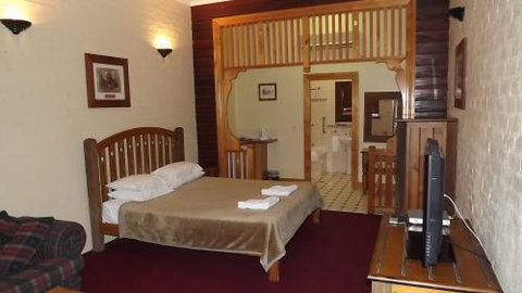 The Middle Pub - Stayed 2