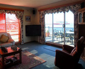 Alice Beside The Sea - Stayed 3