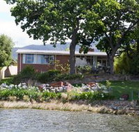 Waterside Accommodation - Derwent Hideaway - Stays Accommodation