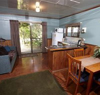 Crayfish Creek Van and Cabin Park and Spa Treehouse - Stays Accommodation