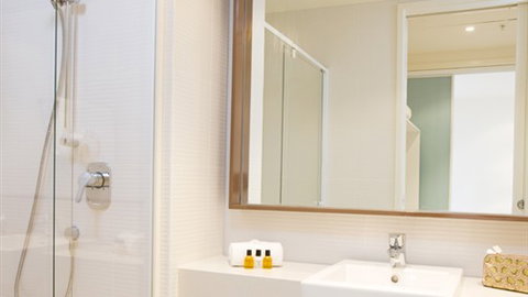 Melbourne Short Stay Apartments - On Whiteman - Stayed 3