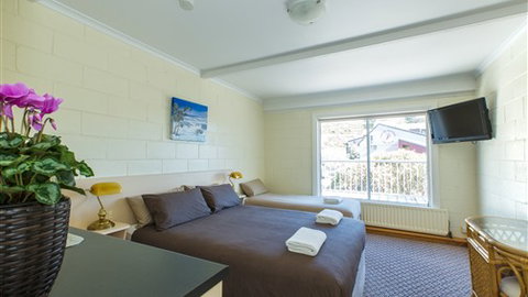Falls Creek Hotel - Stays Accommodation 0