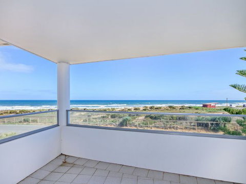 Century 21 SouthCoast: Moana Blue - Stayed 13