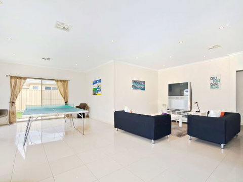 Century 21 SouthCoast: Moana Blue - Stayed 27