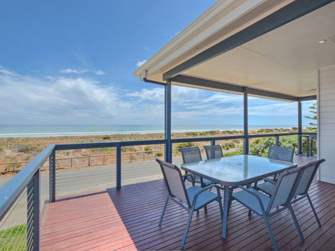 Century 21 SouthCoast: Moana Blue - Stayed 42