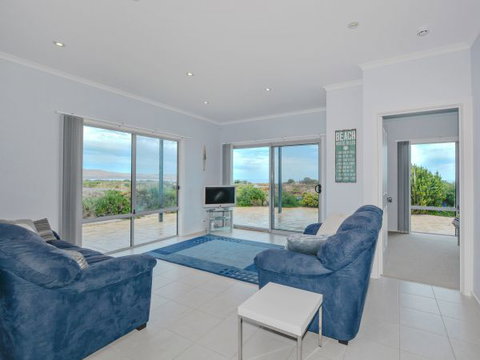 Century 21 SouthCoast: Moana Blue - Stayed 45