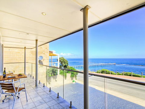 Century 21 SouthCoast: Moana Blue - Stayed 46