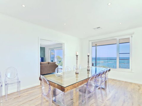 Century 21 SouthCoast: Moana Blue - Stayed 47