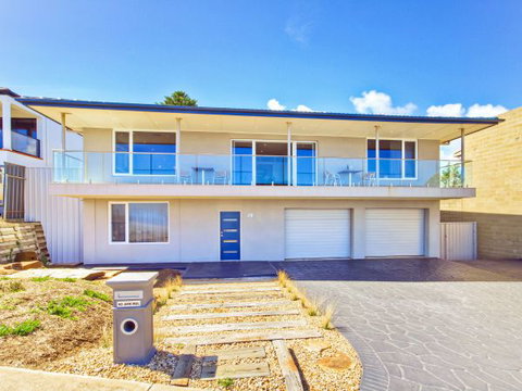 Century 21 SouthCoast: Moana Blue - Stayed 48