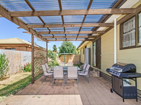 Century 21 SouthCoast: Moana Blue - Stayed 51