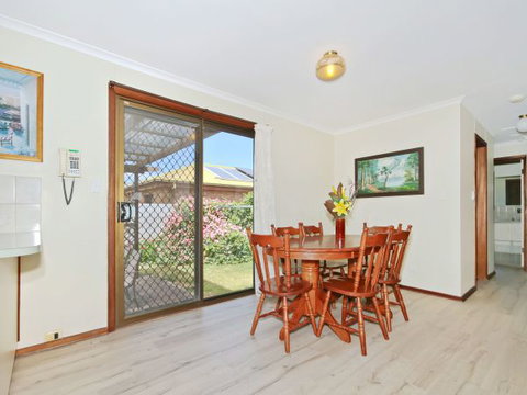 Century 21 SouthCoast: Moana Blue - Stayed 52