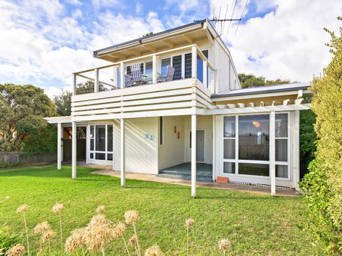 Century 21 SouthCoast: Moana Blue - Stayed 55