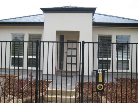 Century 21 SouthCoast: Moana Blue - Stayed 63