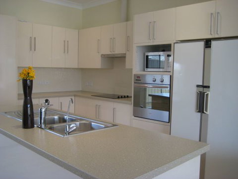 Century 21 SouthCoast: Moana Blue - Stayed 64