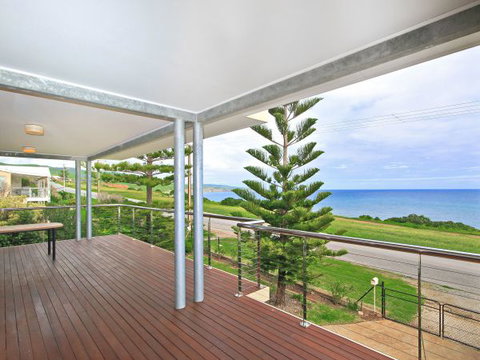 Century 21 SouthCoast: Moana Blue - Stayed 72