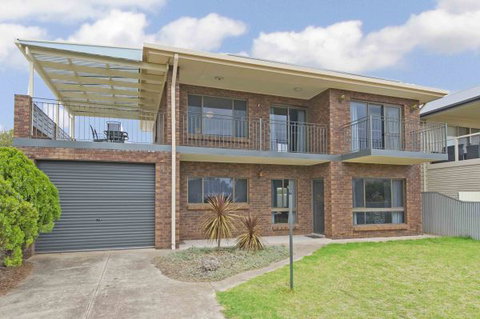 Century 21 SouthCoast: Moana Blue - Stayed 76