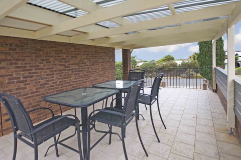 Century 21 SouthCoast: Moana Blue - Stayed 79