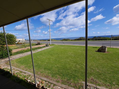 Century 21 SouthCoast: Moana Blue - Stayed 80