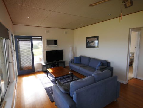 Century 21 SouthCoast: Moana Blue - Stayed 82