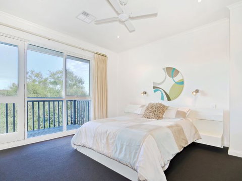 Century 21 SouthCoast: Moana Blue - Stayed 86
