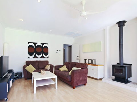 Century 21 SouthCoast: Moana Blue - Stayed 87