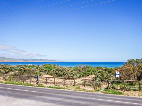 Century 21 SouthCoast: Moana Blue - Stayed 88