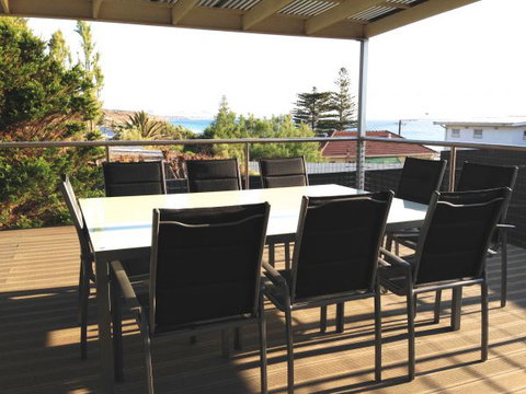 Century 21 SouthCoast: Moana Blue - Stayed 90