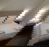 Aston House - Stays Accommodation