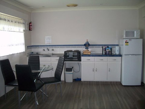 Top Of The Lake Holiday Units - Stays Accommodation 5