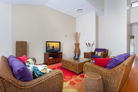 Summer Central - Stayed 25