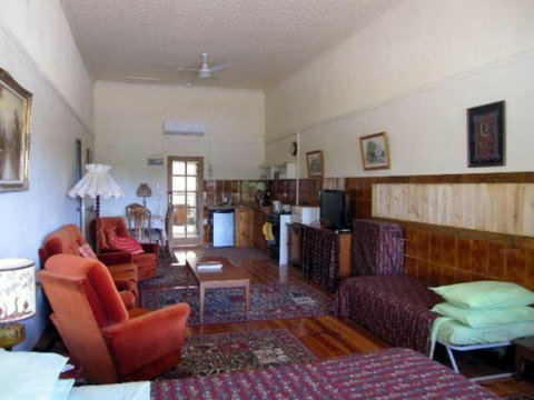 Carmines Antiques And Accommodation - Stayed 1