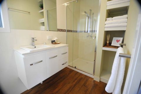 Gisborne Peak Winery  Cottages - Stayed 1