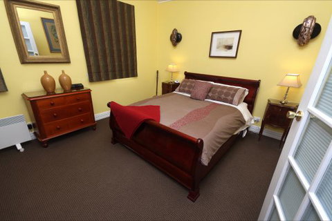 Mirkwood Forest Self-Contained Spa Cottages - Stayed 8