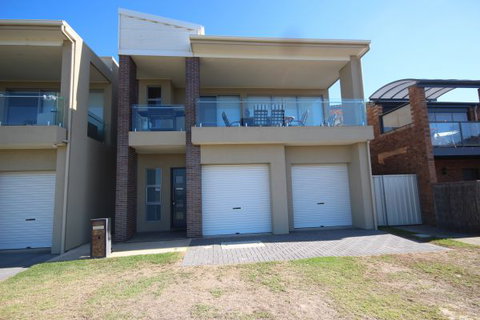 LJ Hooker Goolwa Holiday Rentals - 42 Underwood Avenue, Goolwa Beach - Stayed 3