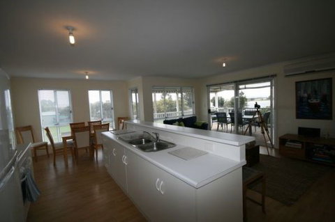 LJ Hooker Goolwa Holiday Rentals - 42 Underwood Avenue, Goolwa Beach - Stayed 5