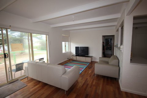 LJ Hooker Goolwa Holiday Rentals - 42 Underwood Avenue, Goolwa Beach - Stayed 12