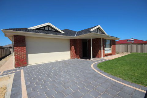LJ Hooker Goolwa Holiday Rentals - 42 Underwood Avenue, Goolwa Beach - Stayed 16